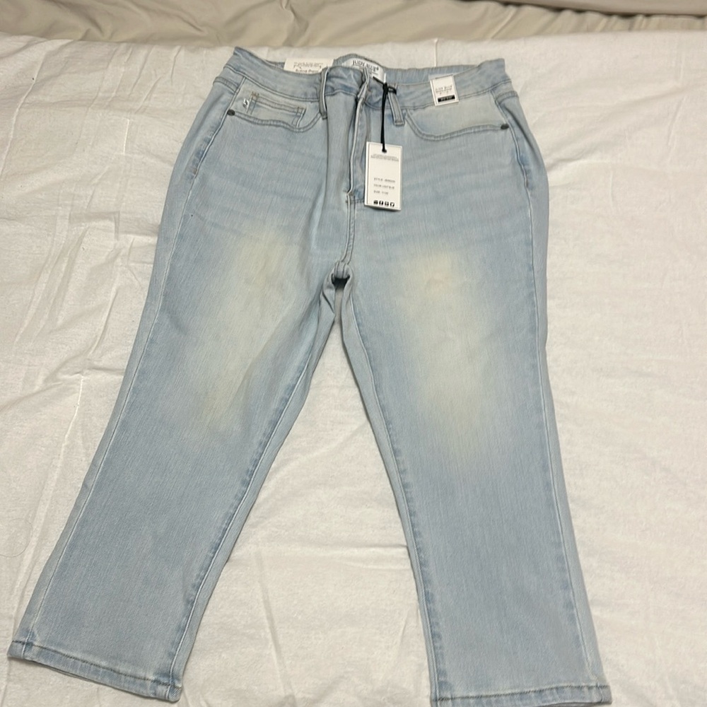 Judy blue light wash capri